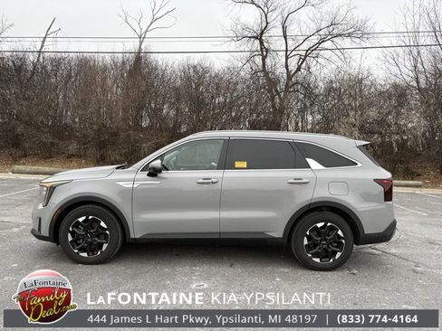 Certified 2025 Kia Sorento S w/ Panoramic Sunroof Package image 2