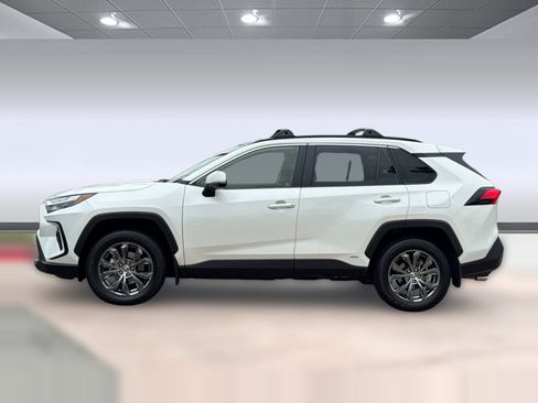 Used 2022 Toyota RAV4 XLE Premium AWD/4WD image 2
