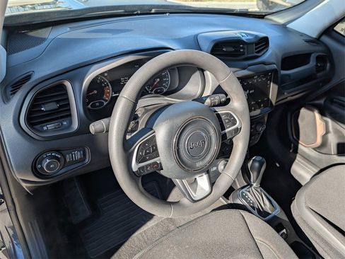 Used 2023 Jeep Renegade Latitude image 14