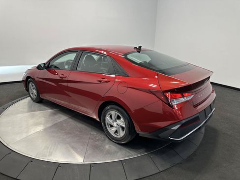 Certified 2024 Hyundai Elantra SE FWD image 5