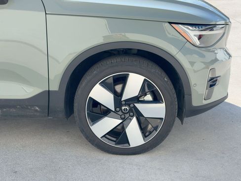 Certified 2023 Volvo XC40 Recharge Ultimate image 11
