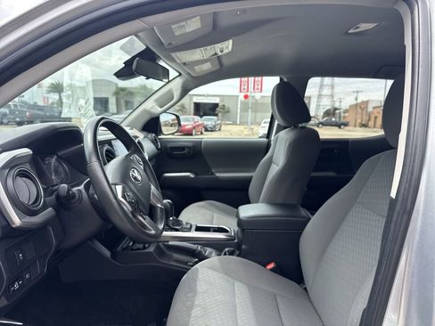 Used 2022 Toyota Tacoma SR5 RWD image 13