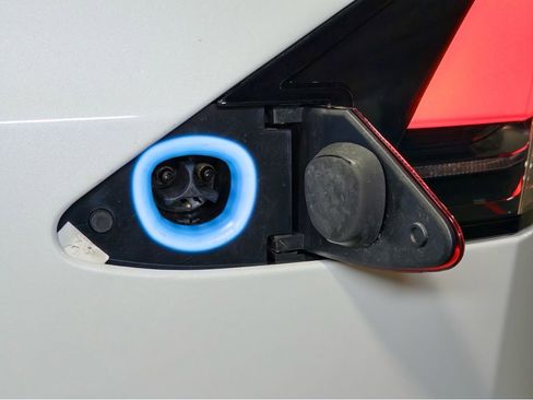 Used 2020 Tesla Model X Long Range image 5