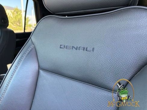 Used 2023 GMC Yukon Denali AWD/4WD image 12