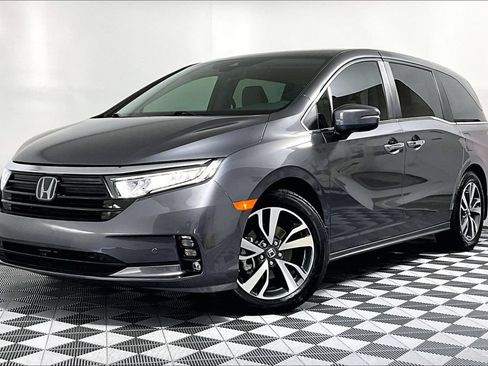 Used 2024 Honda Odyssey Touring image 2