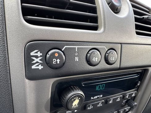Used 2005 Chevrolet Colorado LS w/ Power Convenience Package AWD/4WD image 16