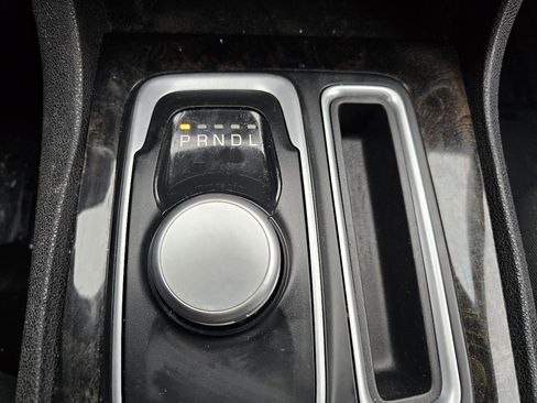 Used 2017 Chrysler 300 C image 20