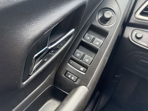 Used 2021 Chevrolet Trax LT image 35