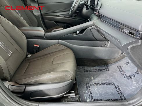 Used 2025 Hyundai Elantra Sport FWD image 32