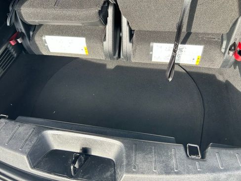 Certified 2017 Ford Explorer XLT w/ Equipment Group 202A image 9