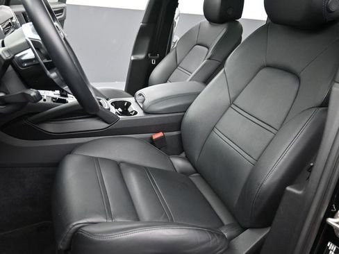 Used 2023 Porsche Cayenne image 10