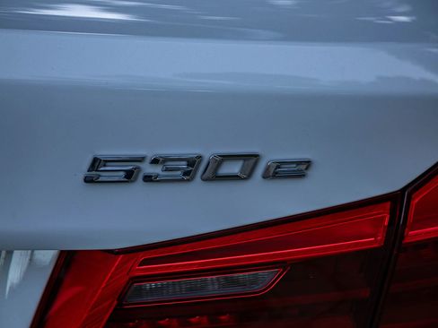 Used 2019 BMW 530e w/ Convenience Package image 16