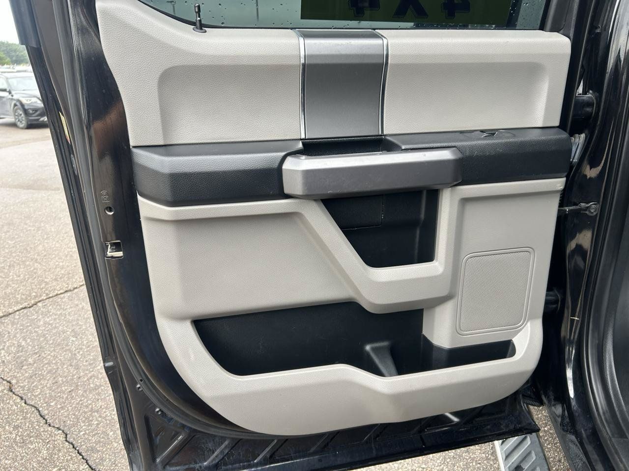 Used 2019 Ford F150 XLT w/ Equipment Group 302A Luxury AWD/4WD image 13