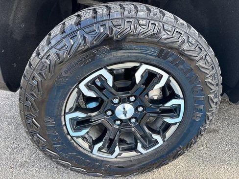 Used 2025 Chevrolet Silverado 1500 ZR2 w/ Technology Package image 8