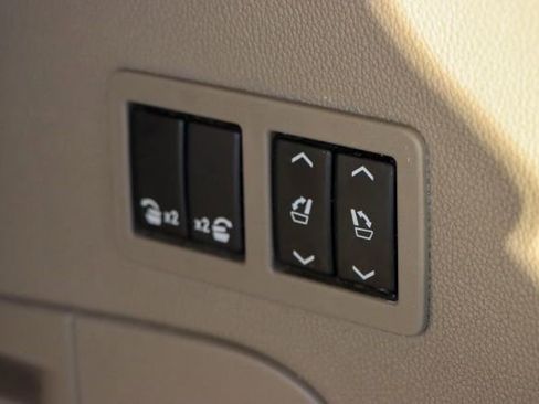 Used 2018 Chevrolet Tahoe LT image 29