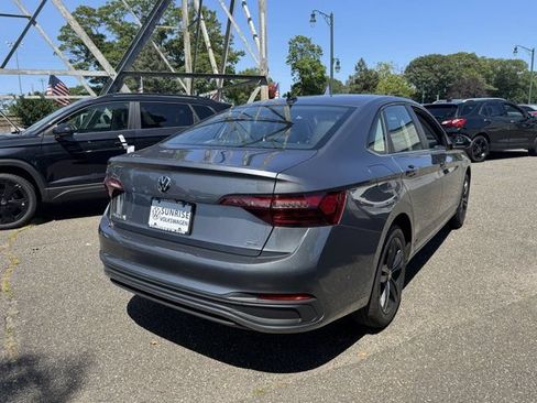 Used 2023 Volkswagen Jetta SE w/ Panoramic Sunroof Package FWD image 5