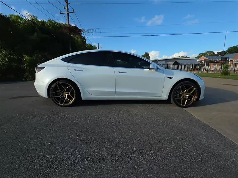 Used 2018 Tesla Model 3 Long Range RWD image 3