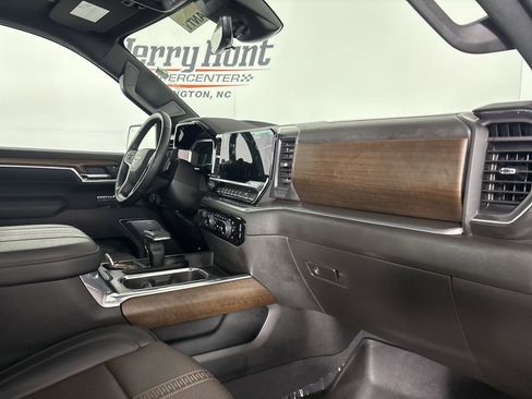 Used 2025 Chevrolet Silverado 1500 High Country w/ Technology Package image 30