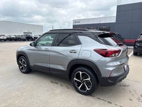 Used 2023 Chevrolet TrailBlazer RS w/ Sun and Liftgate Package FWD image 4