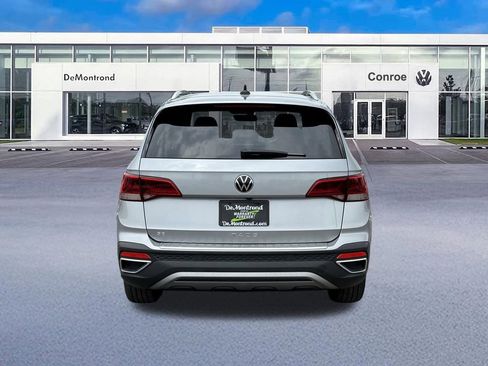 Used 2022 Volkswagen Taos SE FWD image 6