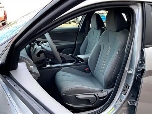 Used 2023 Hyundai Elantra SEL w/ Cargo Package image 11