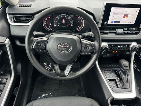 Used 2025 Toyota RAV4 XLE FWD image 17