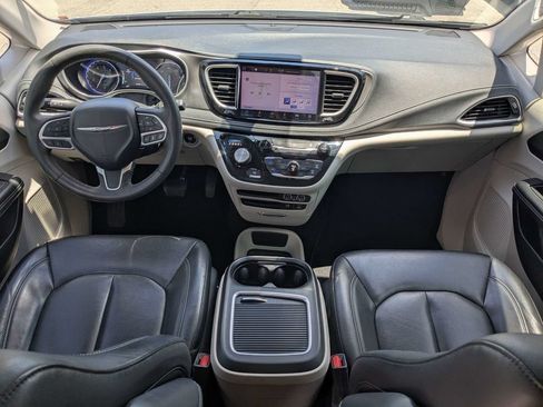 Used 2022 Chrysler Pacifica Touring-L AWD/4WD image 15