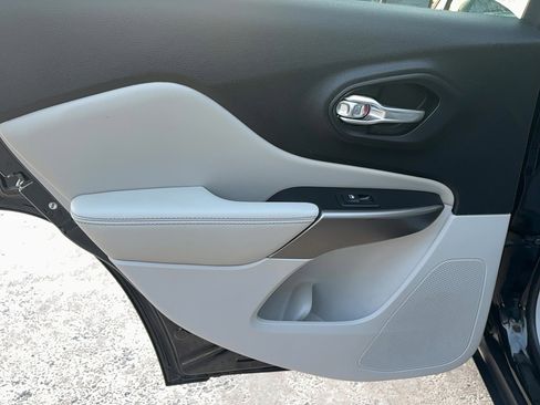 Used 2021 Jeep Cherokee Latitude Plus w/ Security Package image 11