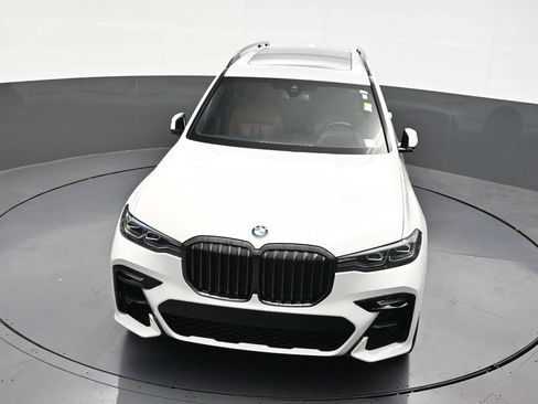 Used 2022 BMW X7 xDrive40i w/ M Sport Package AWD/4WD image 23