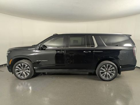 Used 2025 Chevrolet Suburban High Country AWD/4WD image 5