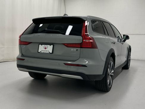 Used 2024 Volvo V60 B5 Cross Country Plus w/ Climate Package AWD/4WD image 6