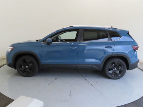 New 2026 Volkswagen Taos SE FWD image 8