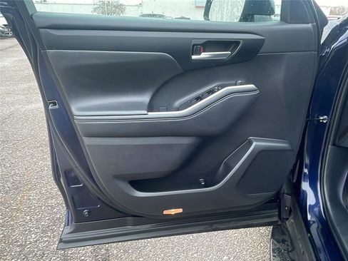 Used 2025 Toyota Highlander XLE image 20