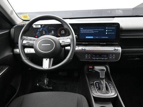 Certified 2025 Hyundai Kona SEL AWD/4WD image 19