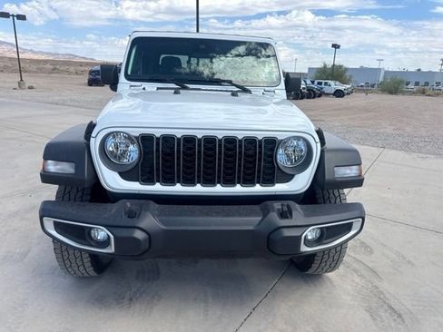 Certified 2025 Jeep Gladiator Sport AWD/4WD image 6