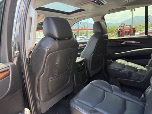 Used 2016 Cadillac Escalade Luxury AWD/4WD image 24