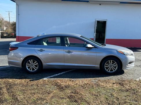 Used 2017 Hyundai Sonata SE FWD image 4