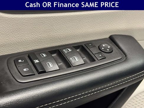 Used 2023 Chrysler Pacifica Touring-L FWD image 18