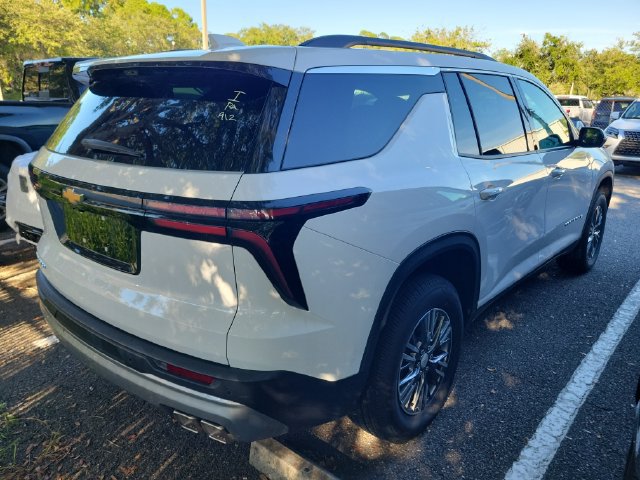 Used 2026 Chevrolet Traverse LT w/ Driver Confidence Package FWD image 5