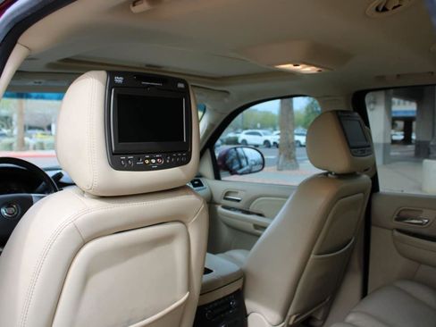 Used 2007 Cadillac Escalade AWD w/ Information Package image 12