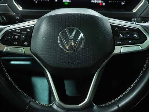 Used 2023 Volkswagen Tiguan SE w/ Panoramic Sunroof Package AWD/4WD image 17