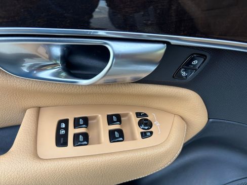 Used 2019 Volvo XC90 T6 Momentum image 13