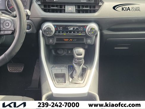 Used 2021 Toyota RAV4 XLE FWD image 17
