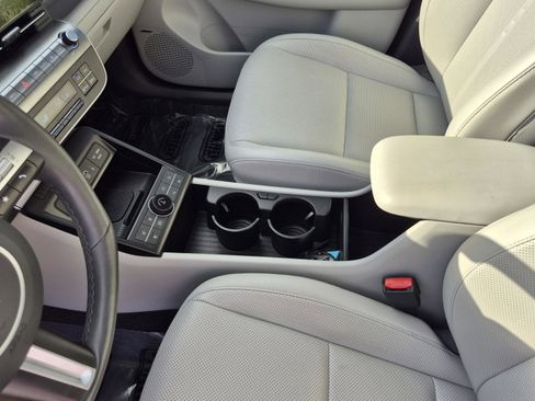 Used 2024 Hyundai Kona Limited AWD/4WD image 22