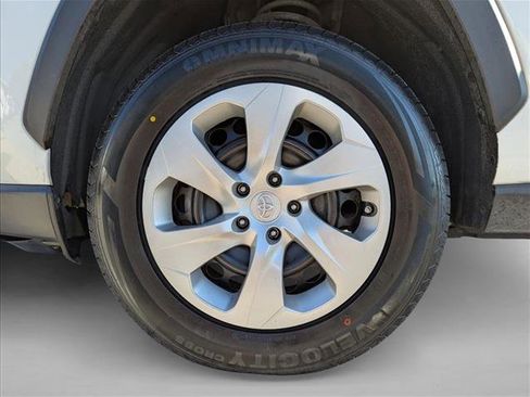 Used 2022 Toyota RAV4 LE image 22