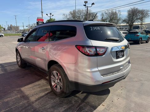 Used 2017 Chevrolet Traverse LT FWD image 5