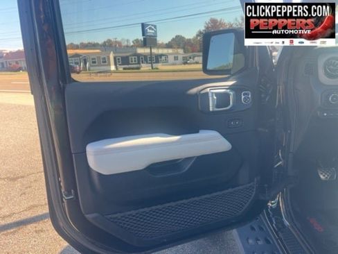 Used 2021 Jeep Wrangler Unlimited Sahara image 9