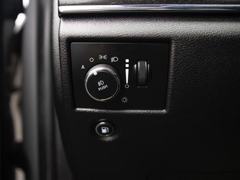 Used 2018 Jeep Grand Cherokee Limited image 12