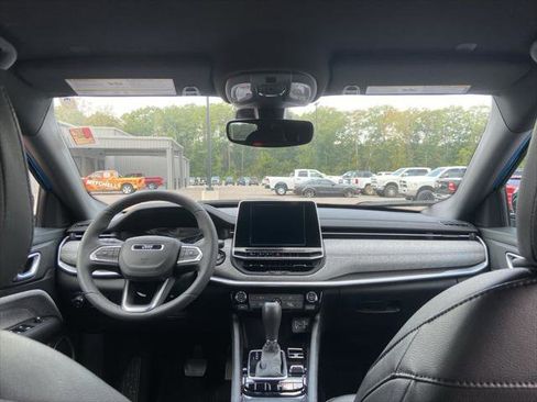Certified 2025 Jeep Compass Latitude image 31