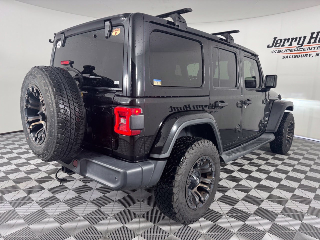 Used 2018 Jeep Wrangler Unlimited Sahara AWD/4WD image 7